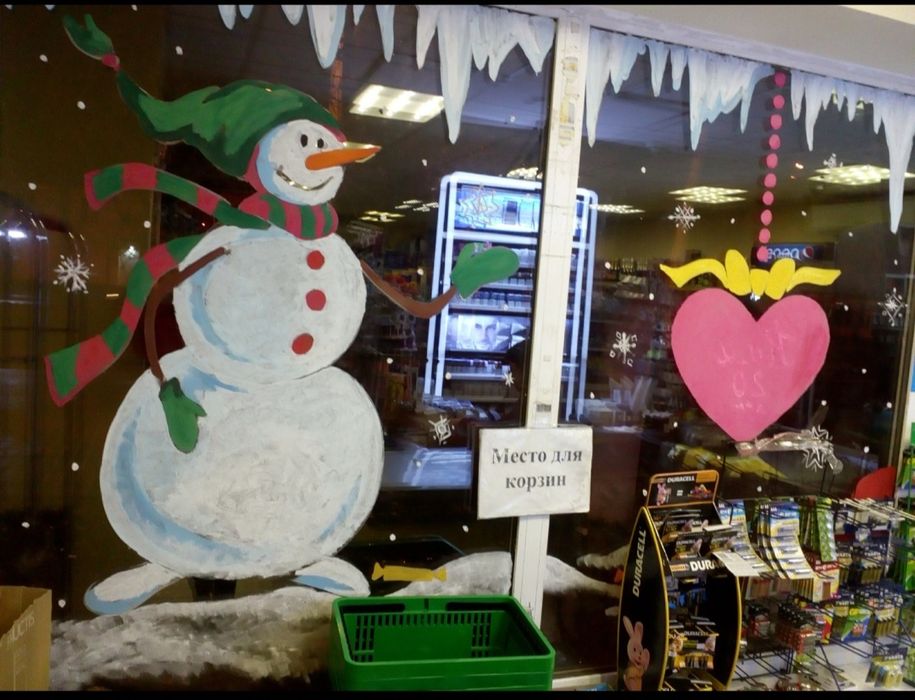 Роспись стен, витрин, окон, мебели