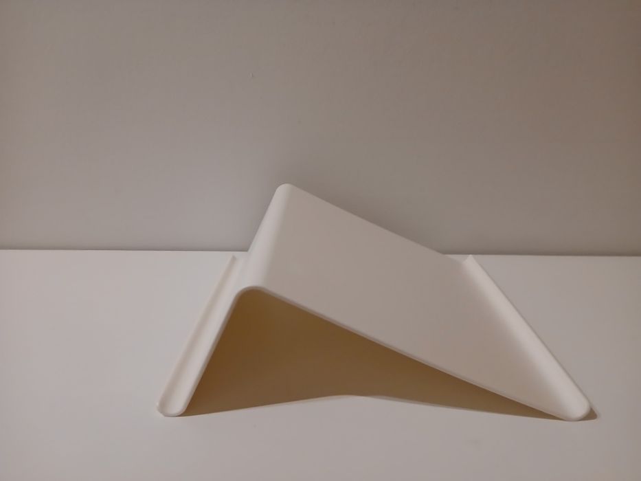 Suporte plástico resistente para tablet ou notebook