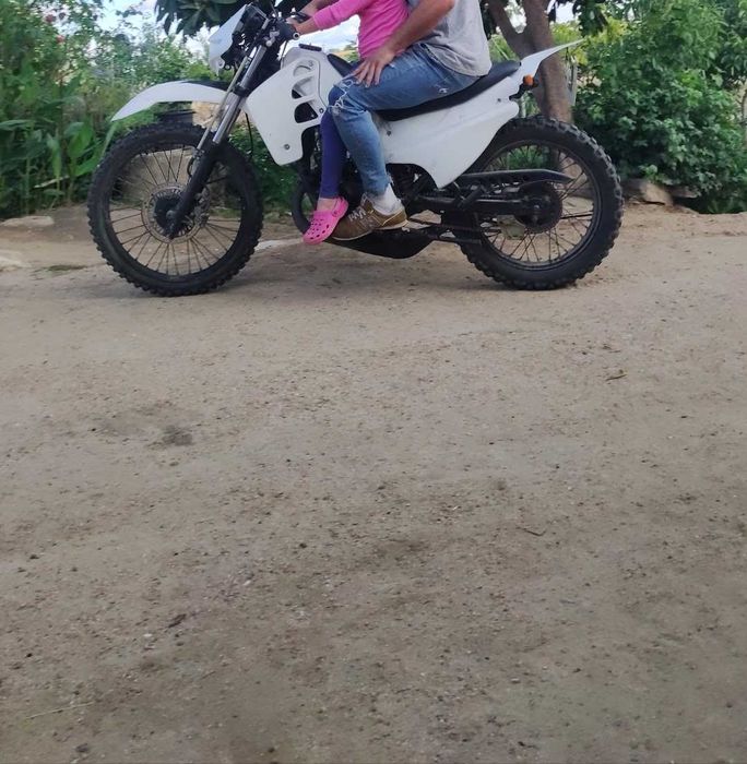 Vendo Honda CRM 50cc com documentos.