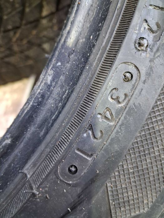 2x używane opony zimowe 235/45 R17 Lassa Gwarancja Montaż Duży wybór