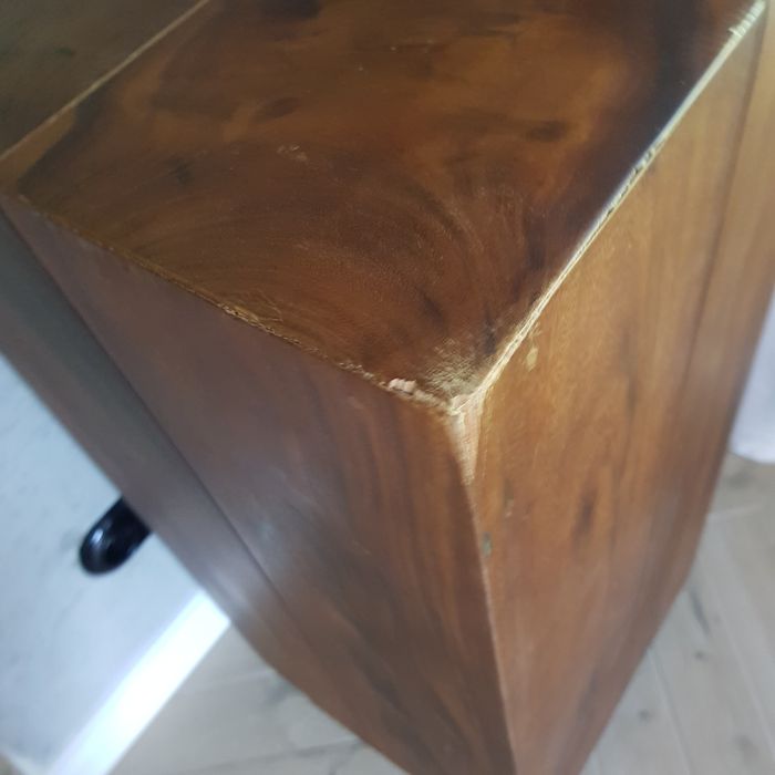 Postument drzewo mango