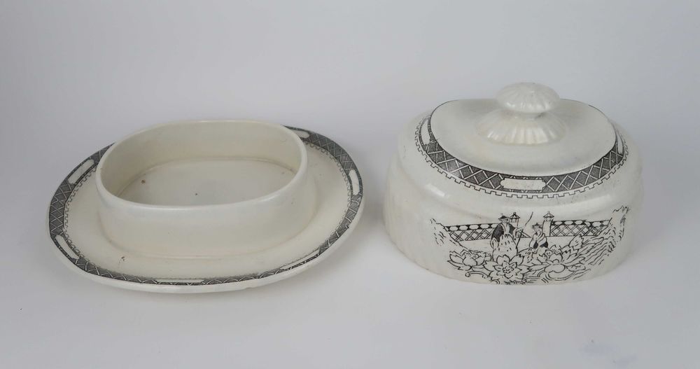 Manteigueira + travessa - faiança Sacavém motivo oriental