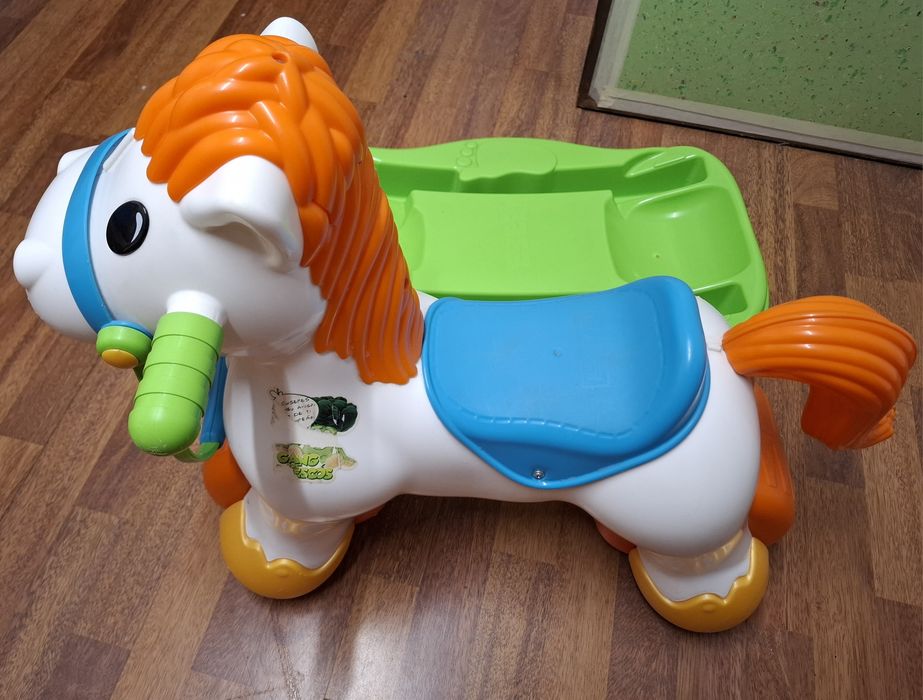 Cavalo de baloiço Feber