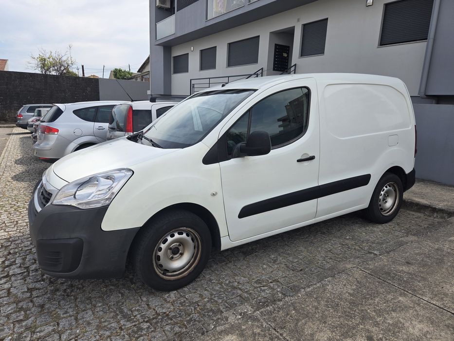 Peugeot Partner usada
Ano 2015
Diesel
221300 kms