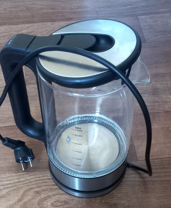 Електричний чайник в гарному стані