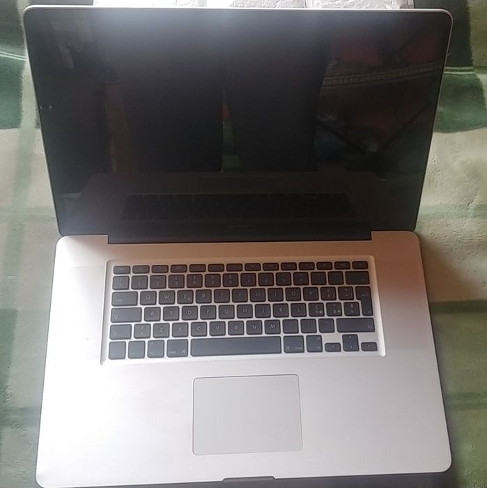 Apple MacBook Pro 17" A1297