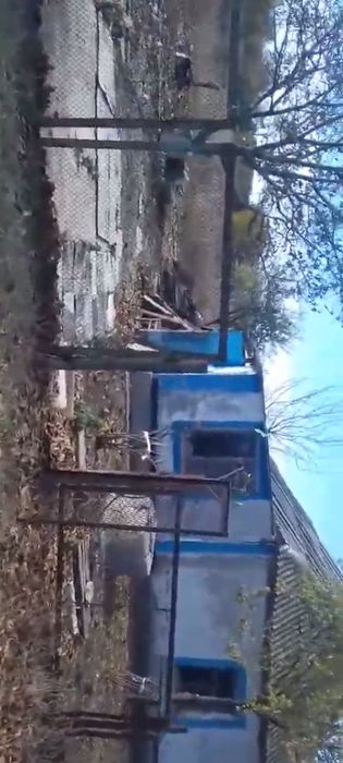 Забор рабица в уголке.