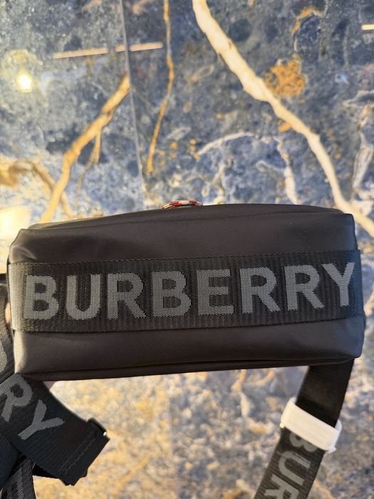 Bolsa Burberry.