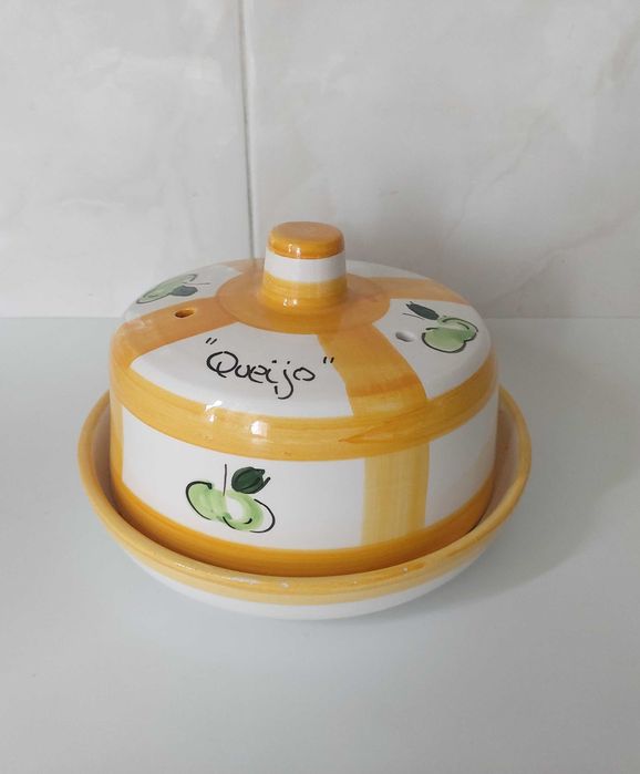 Queijeira em cerâmica