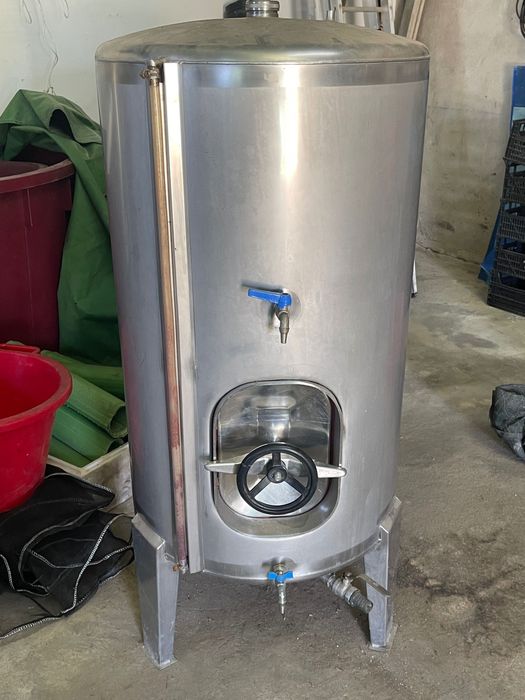 3 cubas Inox para vinho para venda