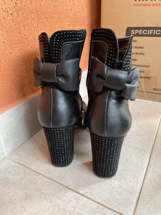 Взуття черевики туфлі ботінки