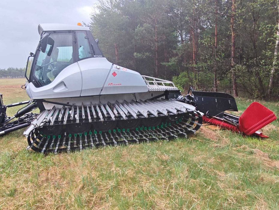Ratrak Prinoth Bison spychacz koszenie łąk bagien Pisten Bully Kasbohrer pług frez