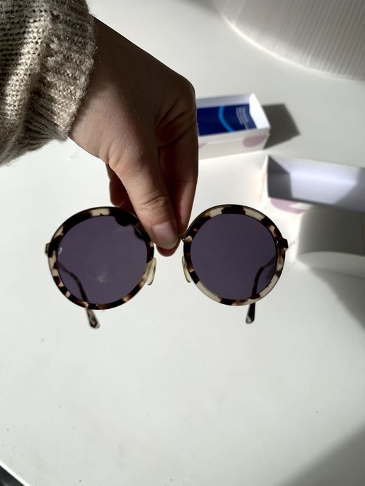 ocúlos de sol Prada com motivo 'carapaça de tartaruga' cinzento