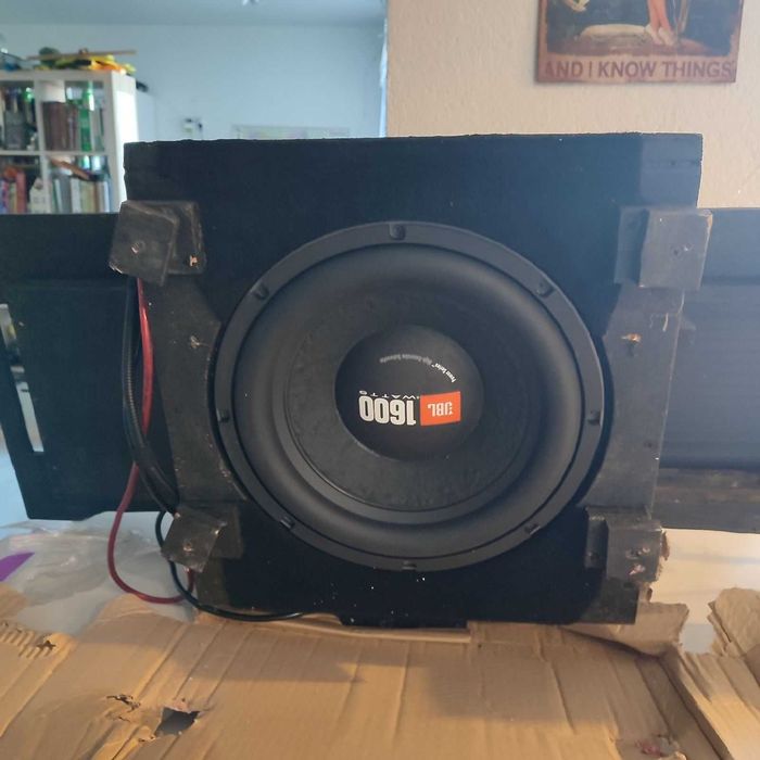 сабвуфер  на авто: підсилювач усилитель JBL+колонка JBL 1600в