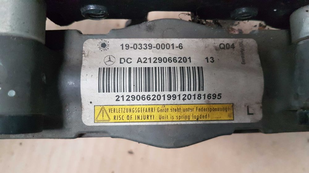 Mercedes E-klasa W212 zawias maski lewy kompletny nabój