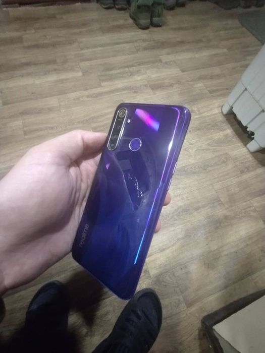 Потужний смартфон Realme Q на 8-ядерному Snapdragon 712g