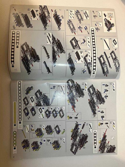 Конструктор LEGO Technic Bugatti Chiron (42083) — 4031 деталей