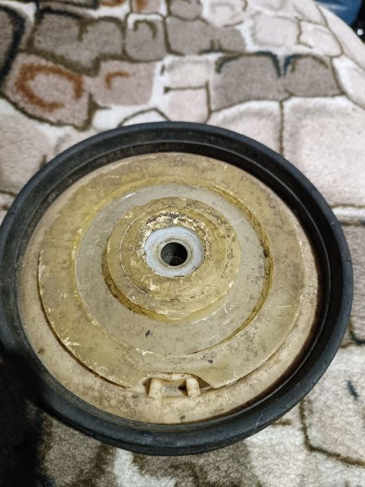 Колесо господарських візків-кравчучок.