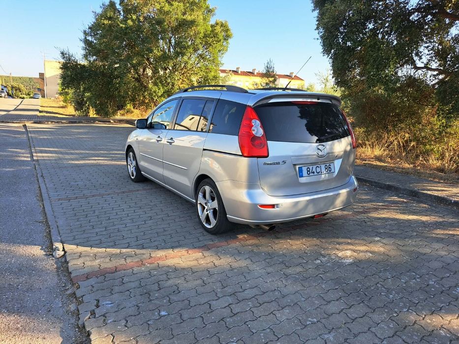 Mazda 5 2.0CD 7 lugares bem estimada