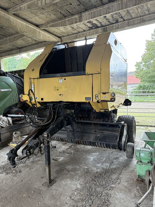 Prasa New Holland BR 750 A