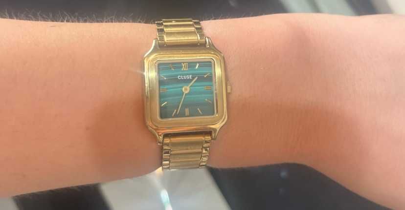 Relógio CLUSE dourado com mostrador azul/turquesa + caixa original