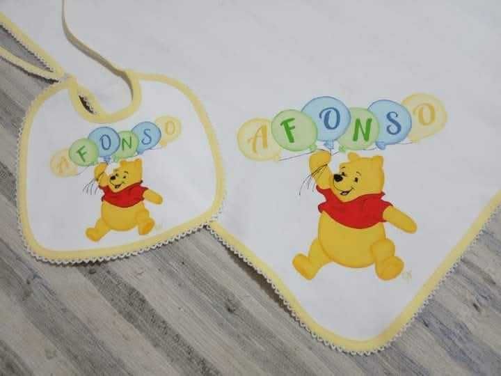 Conjunto de fralda e babete pintado á mão