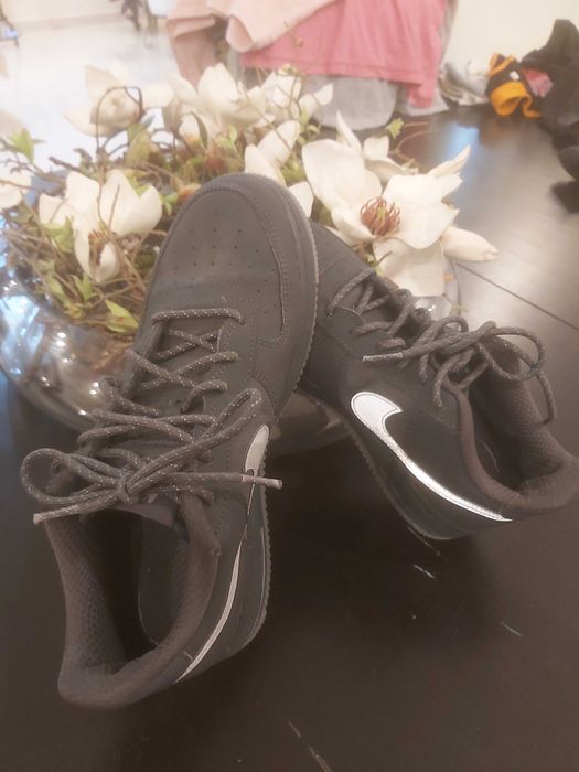 Nike Air Force praticamente novos