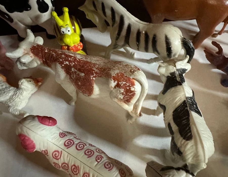 Фігурки коники , корови