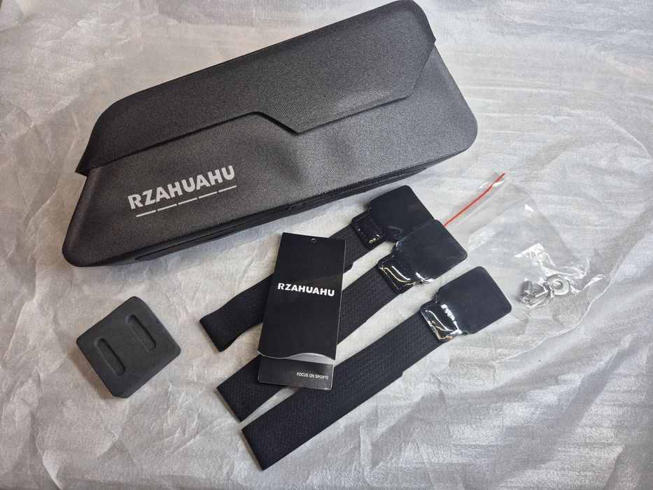 Czarna torebka na gorna rure roweru. RZAHUAHU