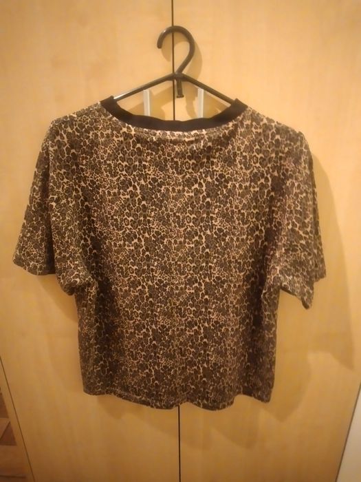 T-shirt w panterkę Reebok