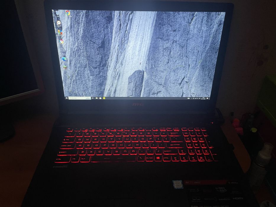 Laptop gamingowy MSI GL73 8RC