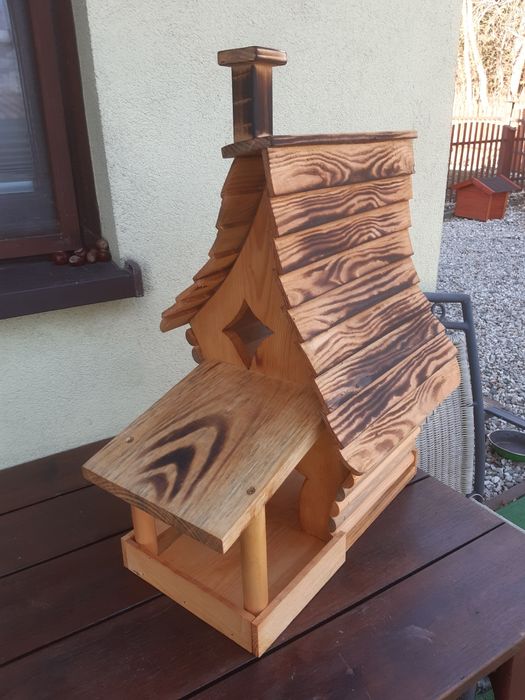 Lampion, karmnik do ogrodu