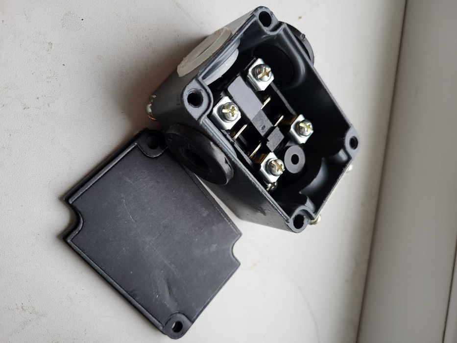 Вимикач кінцевий ВПК-2110 БУ2 конечный выключатель