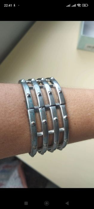 Pulseira bracelete em aço com aproximadamente 3cm de largura. Super gi