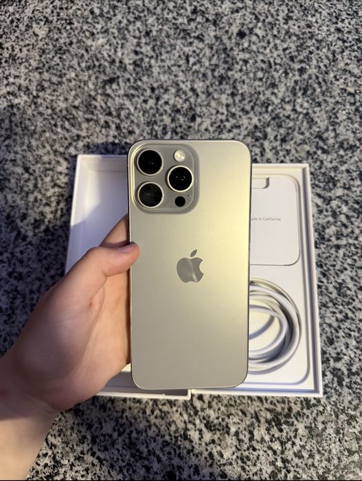 Перший власник гарний стан IPhone 15 Pro Max 512gb Natural Titanium Neverlock стан нового без подряпин сколів чи ремонтів повний комплект без відправк