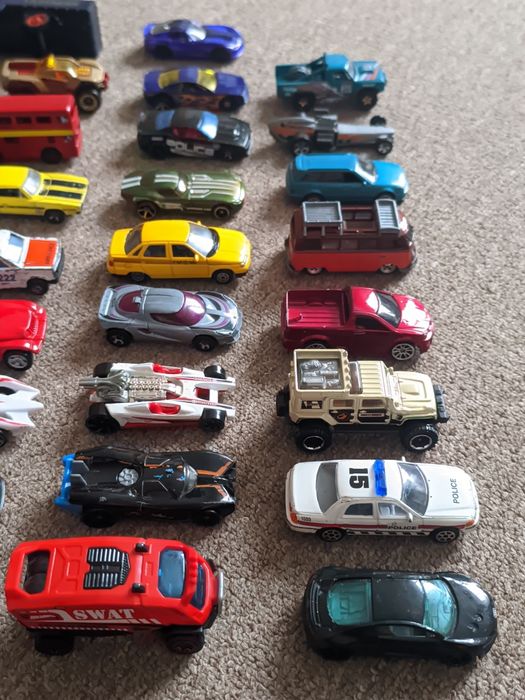 Машинка HotWheels Realtoy Welly Matchbox Siku Mattel