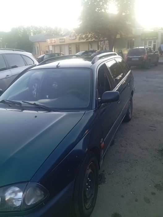 Продам Авенсис 2001г