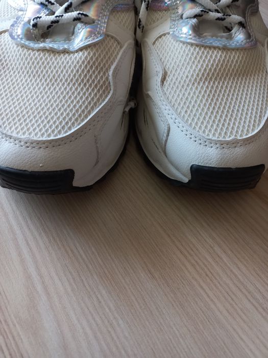 Женские кроссовки. 39,5 р