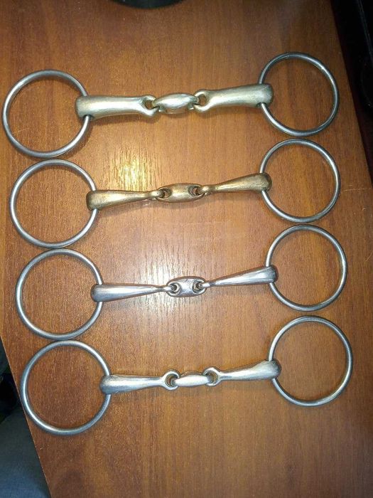 Продам амуніцію для коня