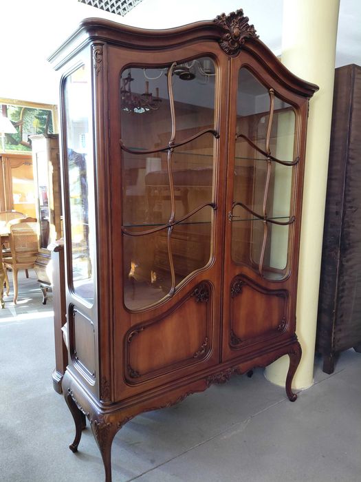 Piękna witryna - serwantka Ludwik Warrings po renowacji