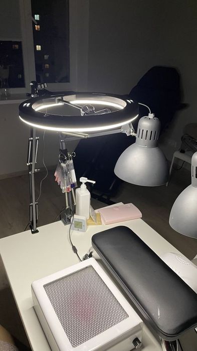 Настільна кільцева лампа 26см 12вт на пантографі.