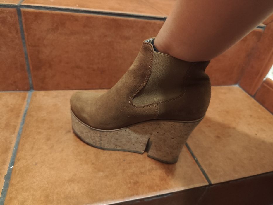 Vendo bota camurça