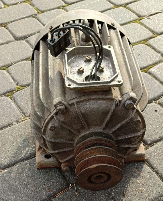Silnik elektryczny TAMEL 3 kW 1430 obr./min 380 V – z kołem pasowym