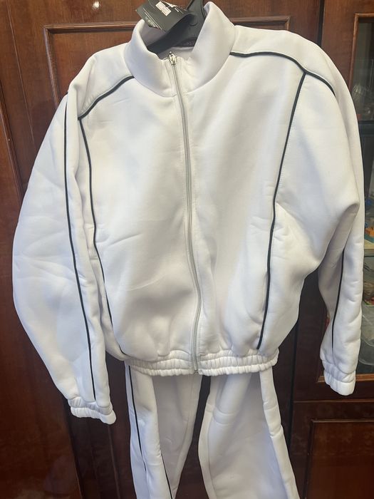 Білий костюм на флісі 46-48 розмір