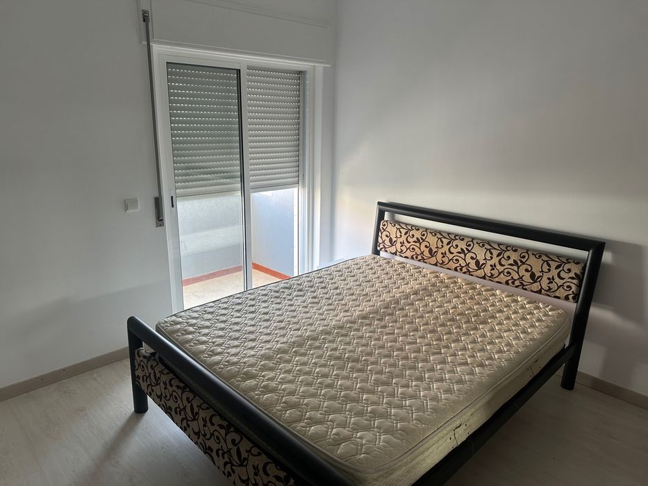 Quarto para arrendar  corroios