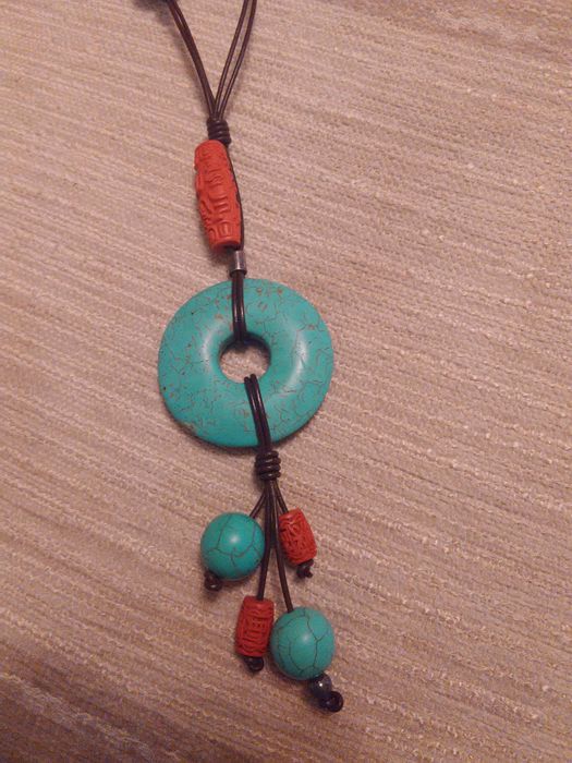 Bonito colar da Stone