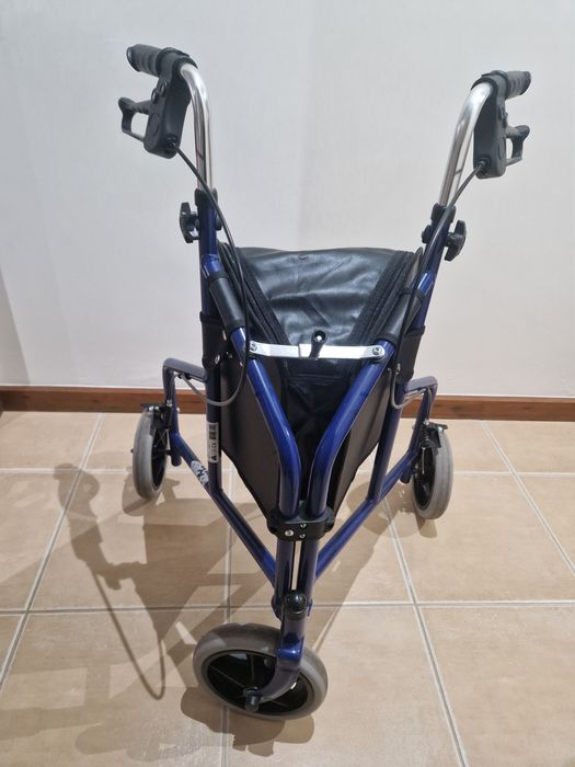 Andarilho para adultos com 3 rodas