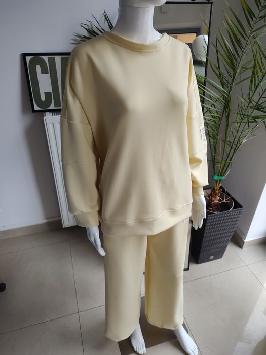 Masełkowy dres oversize z naszywką - bananowy One size