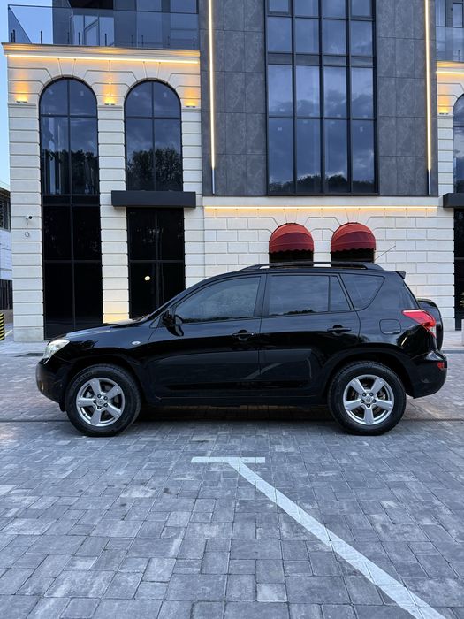 Продам Toyota Rav4