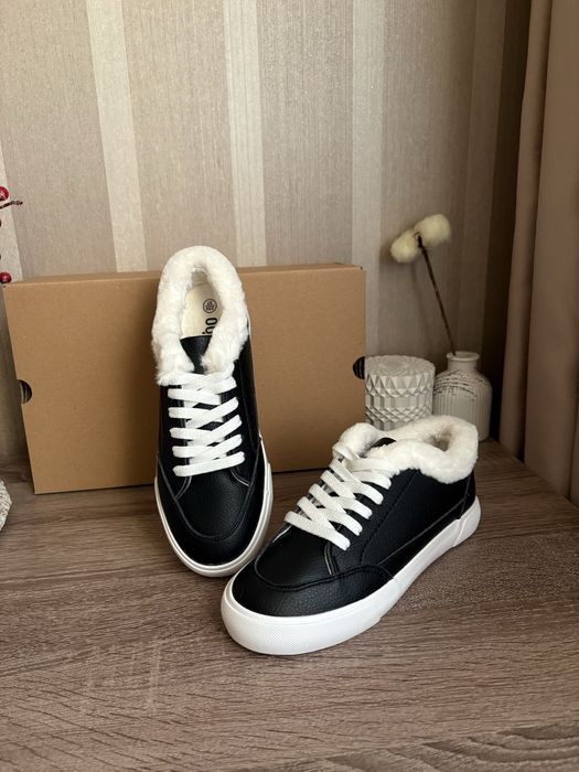 Угги, мюлі, лофери Кросівки , базові зимові кросівки